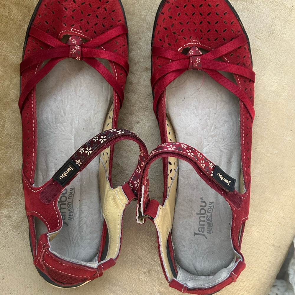 Jambu Women's Cherry Blossom in Red - Sz 8.5